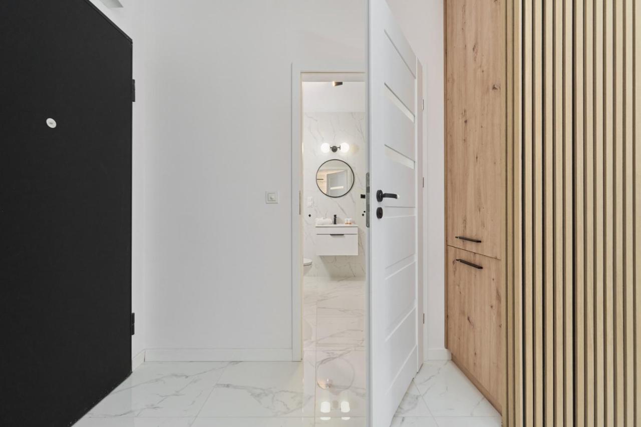 Nowoczesny Apartament Z Balkonem I Parkingiem W Centrum Wroclawia By Noclegi Renters Exterior photo
